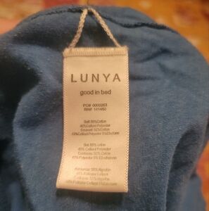 Lunya cropped tee *Size L*